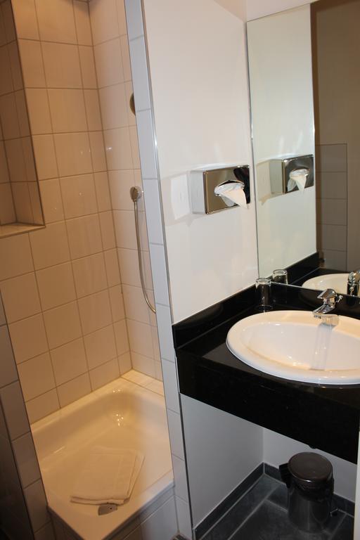 Hotel Bonjour Бад-Зоден-ам-Таунус Номер фото