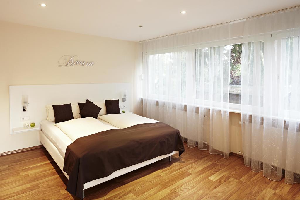Hotel Bonjour Бад-Зоден-ам-Таунус Номер фото