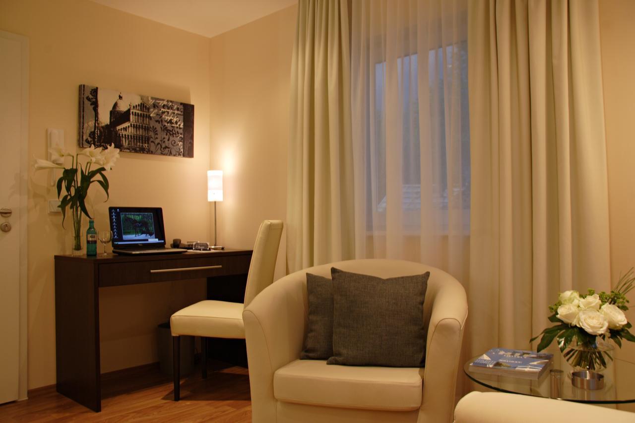 Hotel Bonjour Бад-Зоден-ам-Таунус Екстер'єр фото